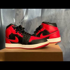 Air Jordan 1 Mids (Banned)